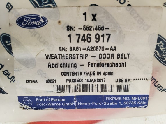 Накладка стекла переднего правого Ford Fiesta 2008-2019