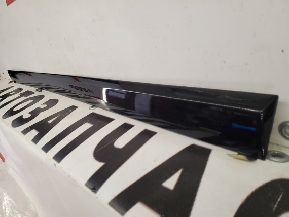 Молдинг передней правой двери Opel Astra H 2004-2014