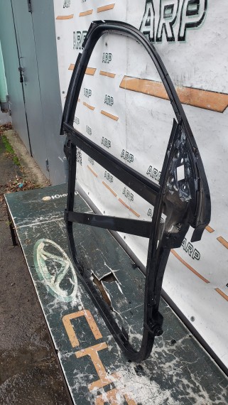 Рамка стекла двери правая Volkswagen Touareg 1 2002–2010