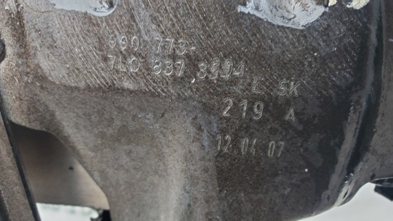 Рамка стекла двери правая Volkswagen Touareg 1 2002–2010