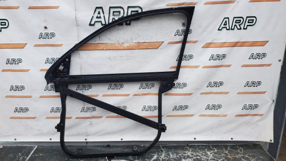 Рамка стекла двери правая Volkswagen Touareg 1 2002–2010