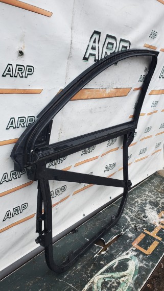 Рамка стекла двери правая Volkswagen Touareg 1 2002–2010