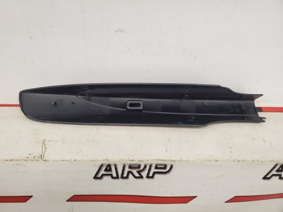 Заглушка рейлинга передняя правая Toyota Sienna 3 2010-2020