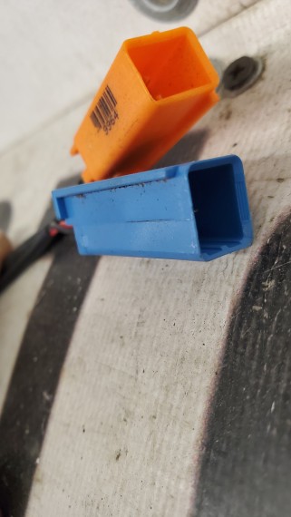 Замок ремня безопасности передний левый Land Rover Freelander 2 L359 2006-2014