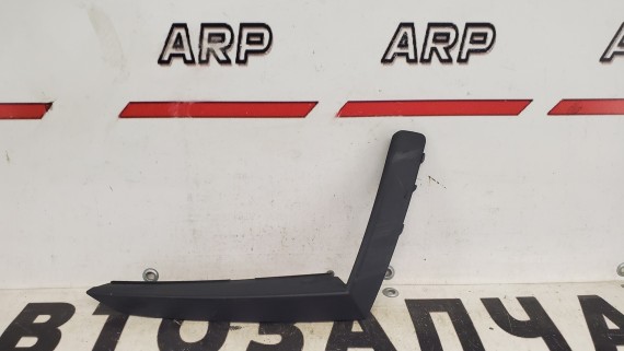 Накладка переднего бампера правая Skoda Octavia A8 2019-2023