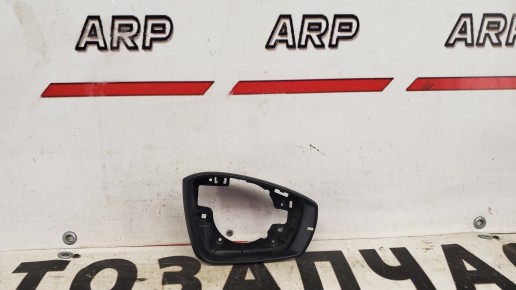 Рамка зеркала правая Volkswagen Polo 5 2009-2020