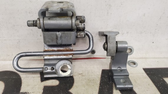 Петля двери передняя левая Audi A6 C6 2004-2011