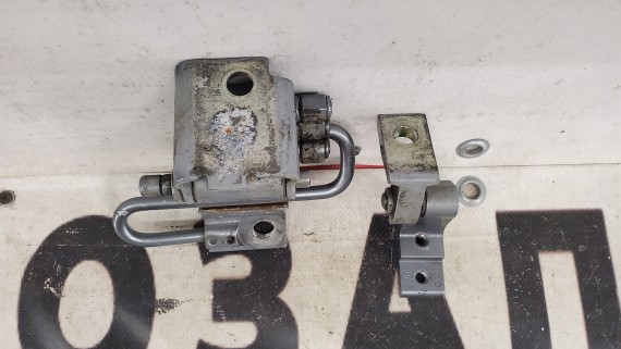 Петля двери передняя левая Audi A6 C6 2004-2011