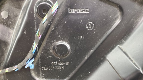 Панель двери передняя правая Volkswagen Touareg 1 7L 2006-2010 