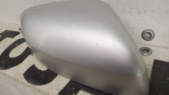 Крышка зеркала правая Volvo S60 2004-2006