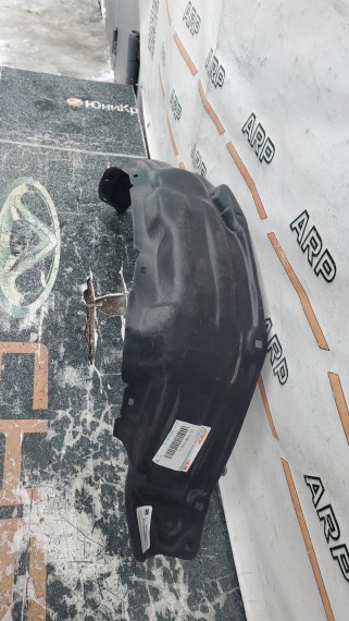 Подкрылок передний правый Toyota 4Runner Surf 2002-2009