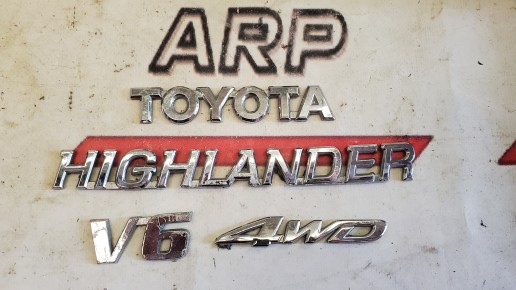 Эмблемы крышки багажника Toyota Highlander 1 2001-2007