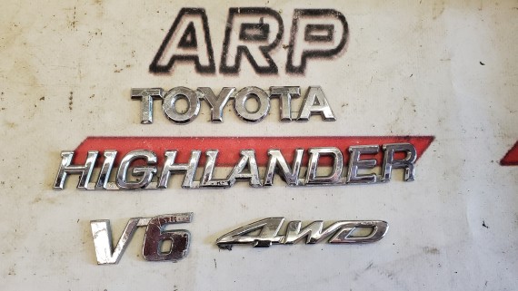 Эмблемы крышки багажника Toyota Highlander 1 2001-2007