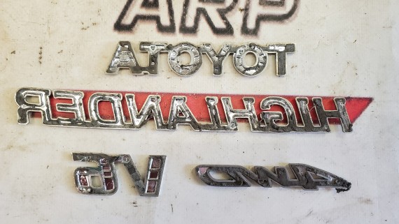Эмблемы крышки багажника Toyota Highlander 1 2001-2007