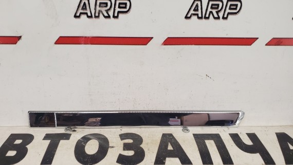 Накладка двери задней левой Jeep Grand Cherokee Wk2 2010–2022