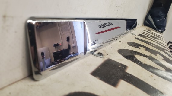 Накладка двери задней левой Jeep Grand Cherokee Wk2 2010–2022