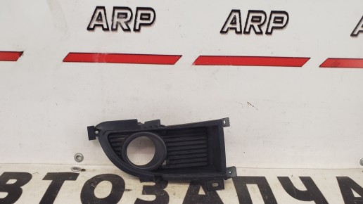 Рамка противотуманной фары правая Mitsubishi Lancer 9 2000–2010