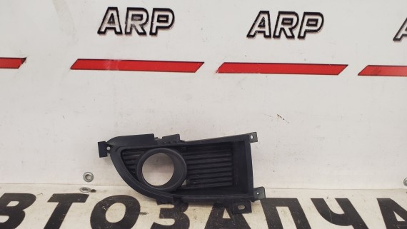 Рамка противотуманной фары правая Mitsubishi Lancer 9 2000–2010