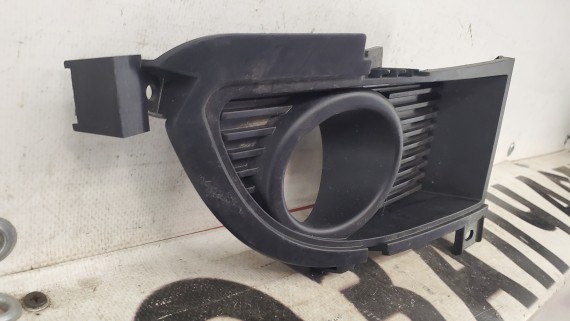 Рамка противотуманной фары правая Mitsubishi Lancer 9 2000–2010