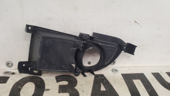 Рамка противотуманной фары правая Mitsubishi Lancer 9 2000–2010