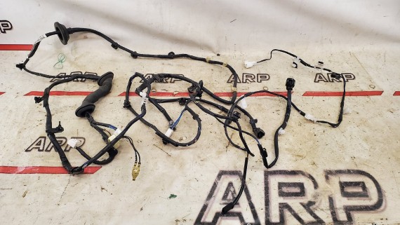 Проводка двери багажника Mitsubishi Pajero 4 2006–2021