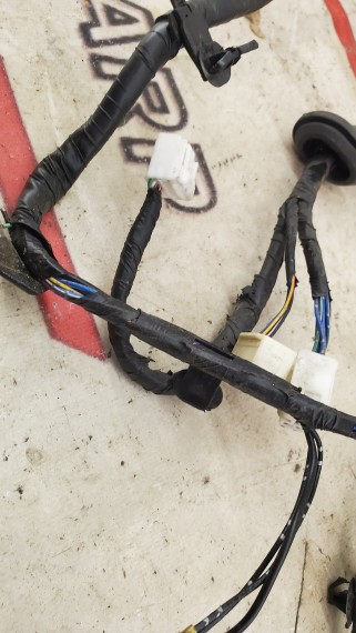 Проводка двери багажника Mitsubishi Pajero 4 2006–2021