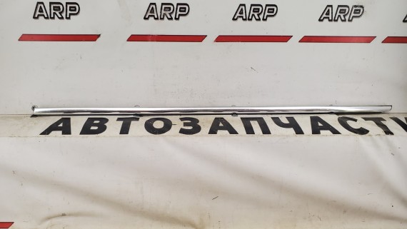 Молдинг стекла передний левый Volkswagen Passat B6 2005–2010