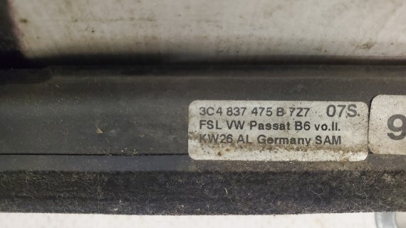 Молдинг стекла передний левый Volkswagen Passat B6 2005–2010