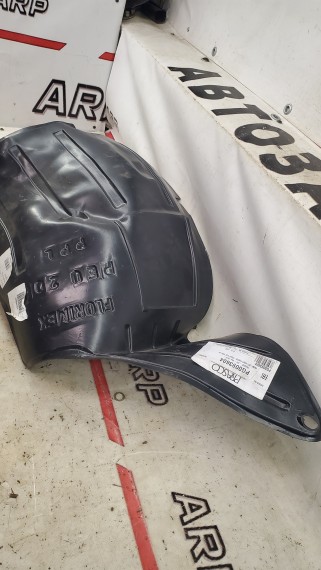 Подкрылок передний левый Peugeot 206 1998-2012