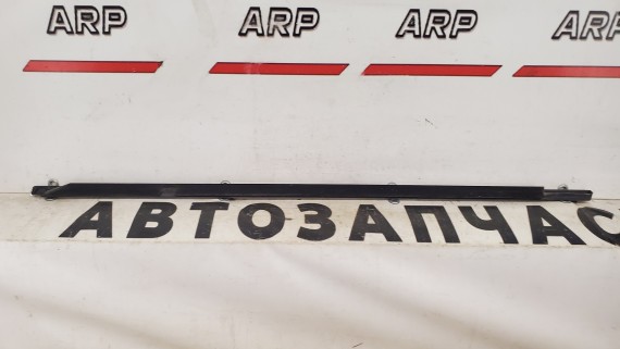 Молдинг стекла задний левый Volkswagen Passat B6 2005–2010