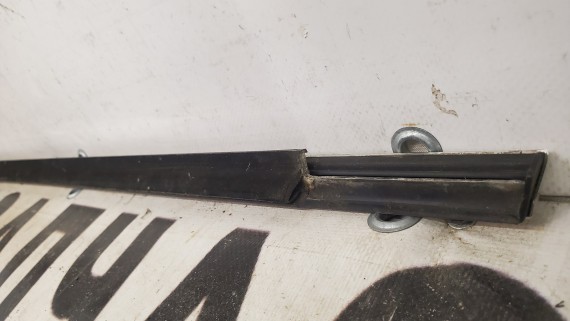 Молдинг стекла задний левый Volkswagen Passat B6 2005–2010