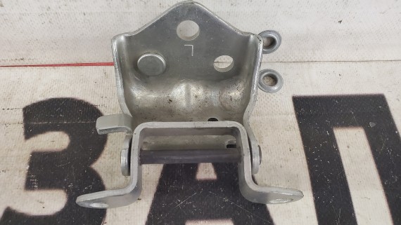 Петля двери багажника левая Toyota Land Cruiser 100 1998-2007