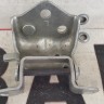Петля двери багажника левая Toyota Land Cruiser 100 1998-2007