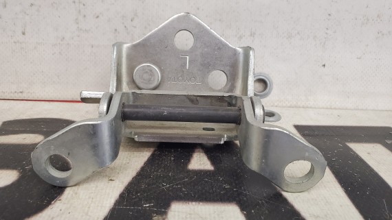 Петля двери багажника левая Toyota Land Cruiser 100 1998-2007