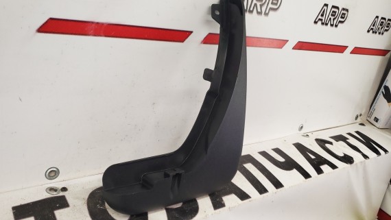 Брызговик передний правый Ford Focus 2 2005-2011