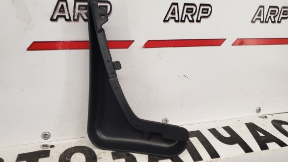 Брызговик передний правый Ford Focus 2 2005-2011