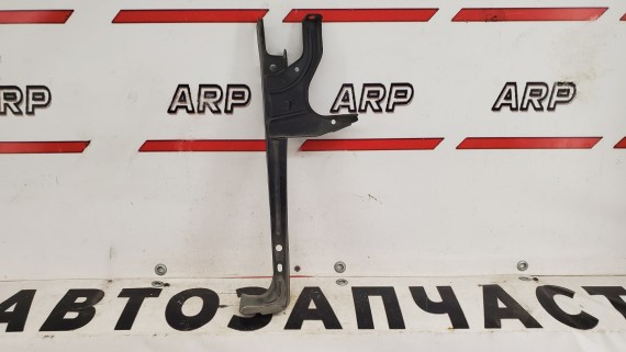 Кронштейн замка капота Toyota Corolla 120 E120 E12 2003-2007