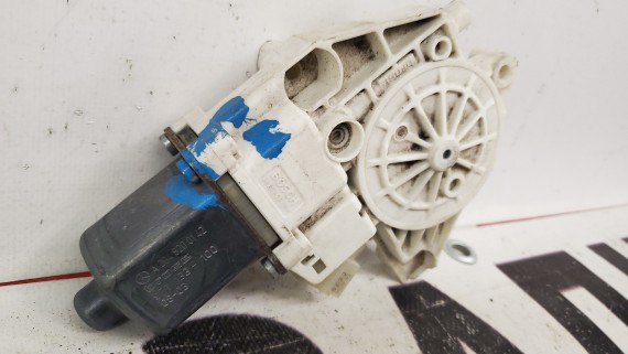 Моторчик стеклоподъемника передний левый Mercedes-Benz C-Class W204 2007-2015