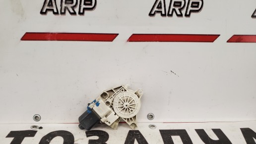 Моторчик стеклоподъемника передний левый Mercedes-Benz C-Class W204 2007-2015