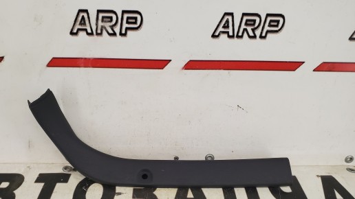 Накладка крышки багажника правая верхняя Mitsubishi Carisma 1997-2003