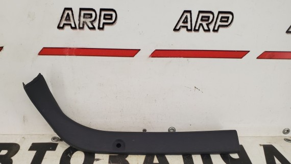 Накладка крышки багажника правая верхняя Mitsubishi Carisma 1997-2003