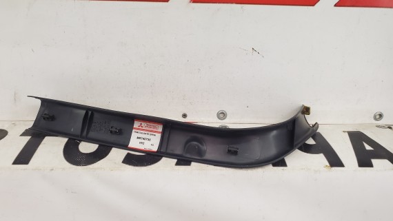Накладка крышки багажника правая верхняя Mitsubishi Carisma 1997-2003