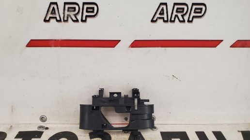 Накладка селектора акпп внутренняя Toyota Land Cruiser 200 2007-2015г