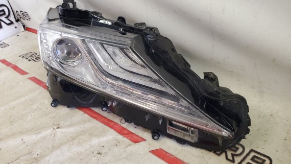 Фара правая Toyota Camry V70 2017-2021 LED