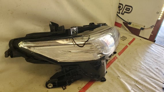 Фара правая Toyota Camry V70 2017-2021 LED