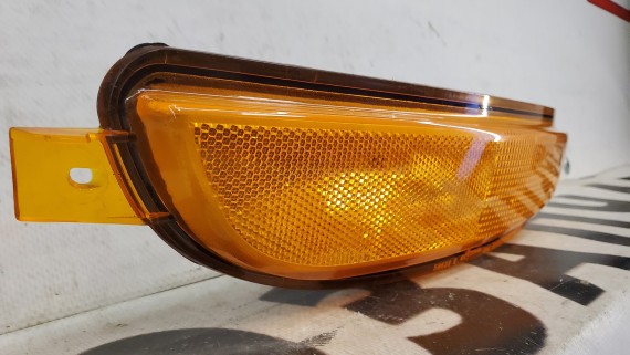 Поворотник в бампер правый Chrysler 300M 1998-2004