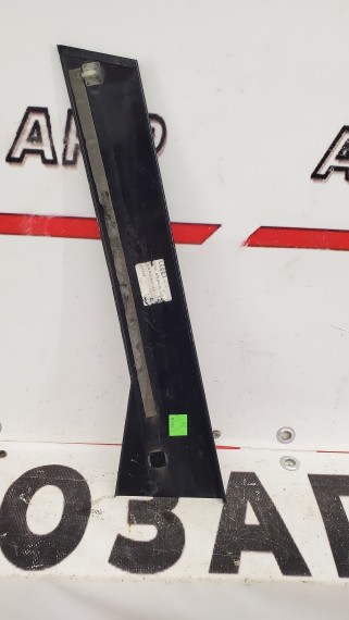 Накладка двери задней правой Audi Q7 2005-2015