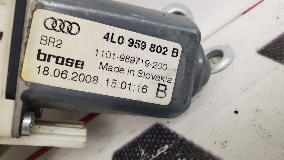 Моторчик стеклоподъемника передний правый Audi Q7 4L 2005-2009