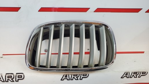 Решетка радиатора левая BMW X6 E71 E72 2007-2014