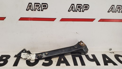 Кронштейн правой фары Toyota Camry 30 v30 2000-2006